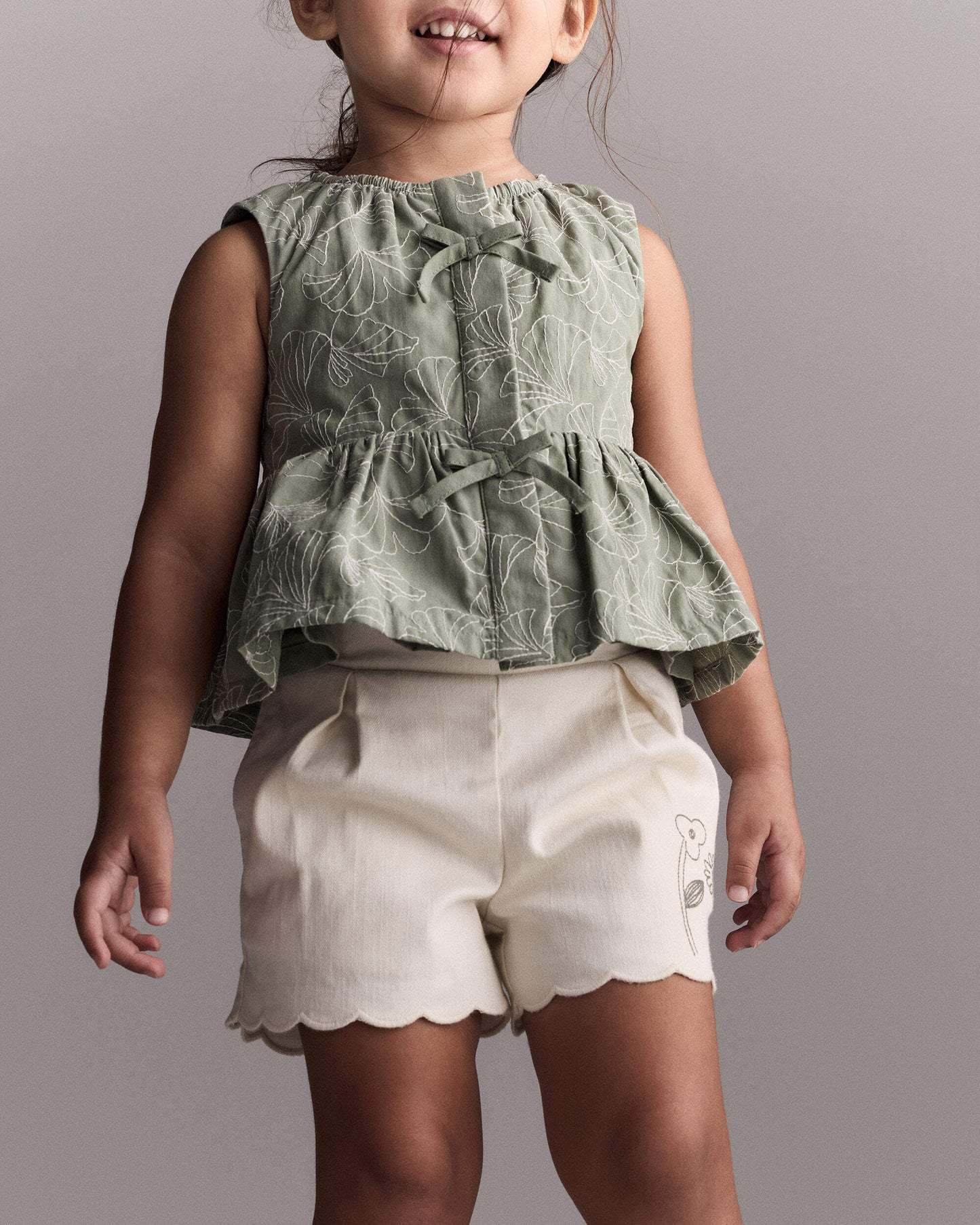 Toddler Girl Floral Scalloped Shorts - Cream