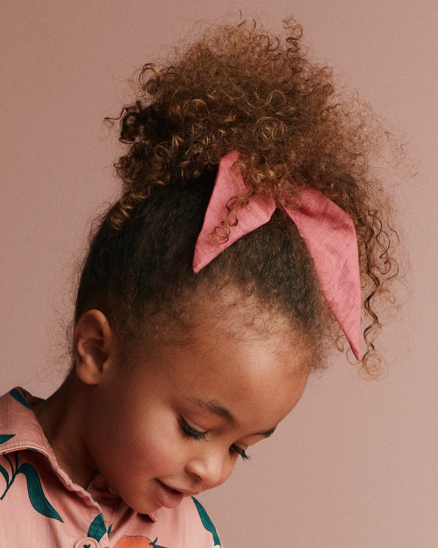 Toddler Girl 2-Pack Bow Scrunchies in Clementine Grove Print - Hot Pink/Rose